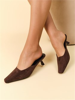 {{photo.Alt || photo.Description || 'Мюли на каблуке'}}