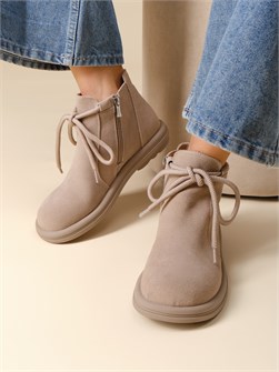 {{photo.Alt || photo.Description || 'Ботинки весенние на низком каблуке'}}