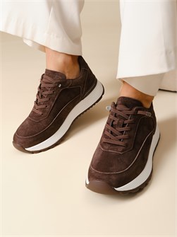 {{photo.Alt || photo.Description || 'Кроссовки на платформе весенние'}}