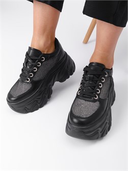 {{photo.Alt || photo.Description || 'Кроссовки на платформе весенние'}}