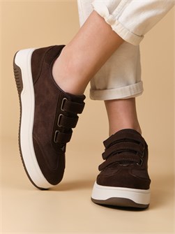 {{photo.Alt || photo.Description || 'Кроссовки на липучке'}}