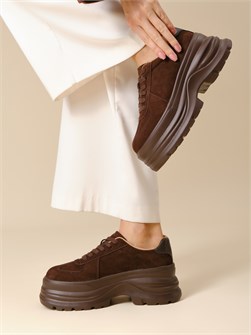 {{photo.Alt || photo.Description || 'Кроссовки женские на платформе'}}